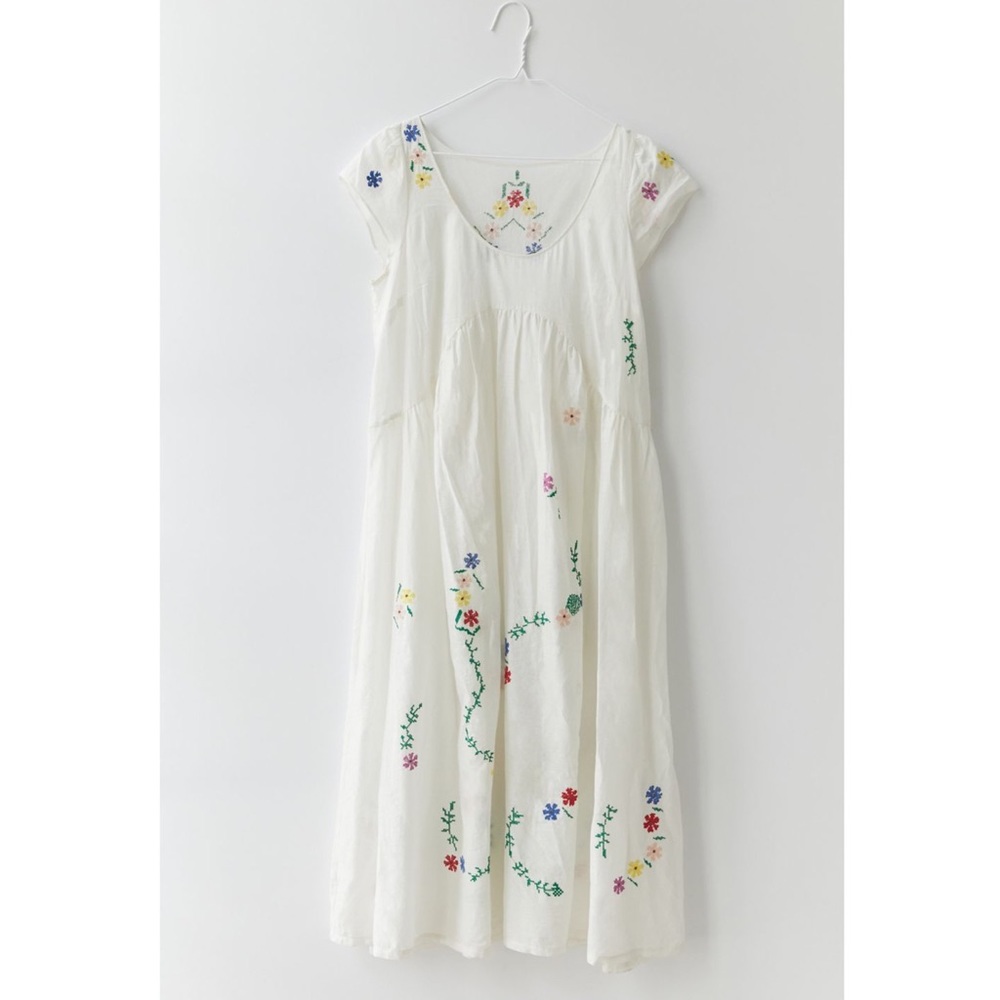 UO • Kimchi Blue Leila Embroidered Midi Dress